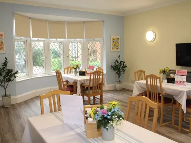 Frithwood Nursing Home - Nursing Home in Northwood, England photo 3