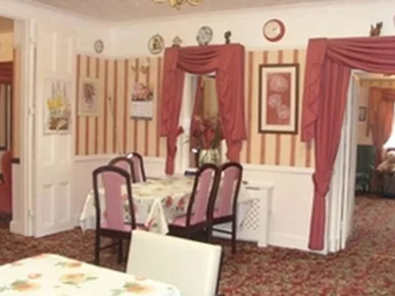 Oakfield Nursing Home - Nursing Home in Ashtead, England photo 3