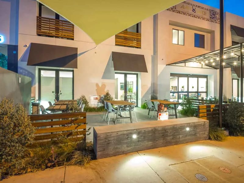 Aaa Royal Senior Living Facility - Assisted Living in Tarzana, CA photo 3