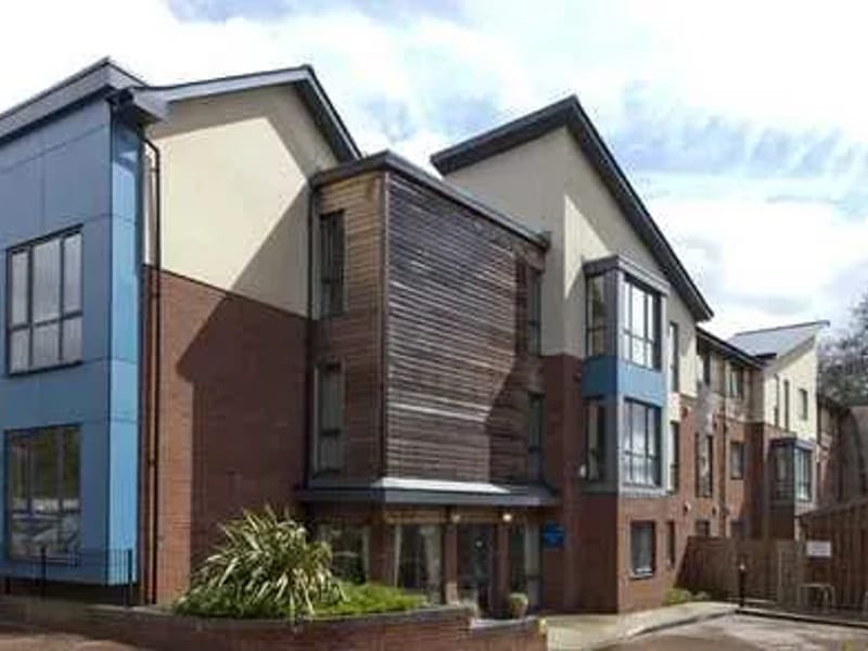 Ashbourne Court Care Home - Nursing Home in Andover, England photo 2