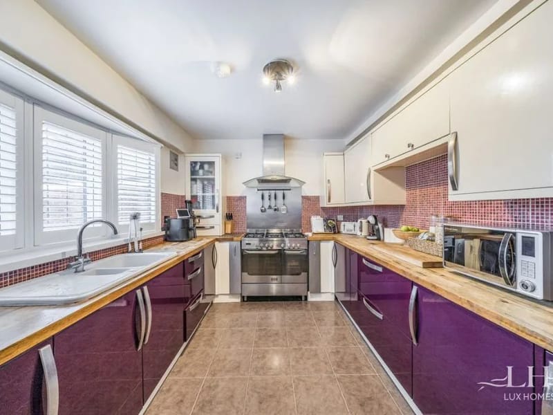 Neave Crescent - Assisted Living in Romford, England photo 3