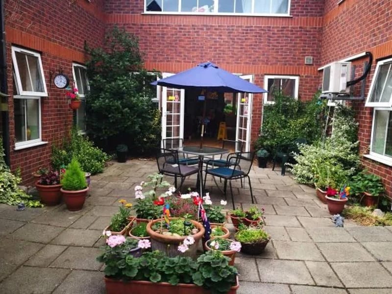 Eaton Court - Nursing Home in Grimsby, England photo 2