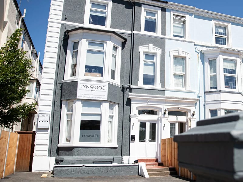 Lynwood House - Assisted Living in Radstock, England photo 2