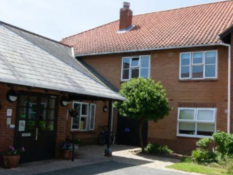 Oakwood House Residential and Nursing Home - Nursing Home in Ipswich, England photo 2