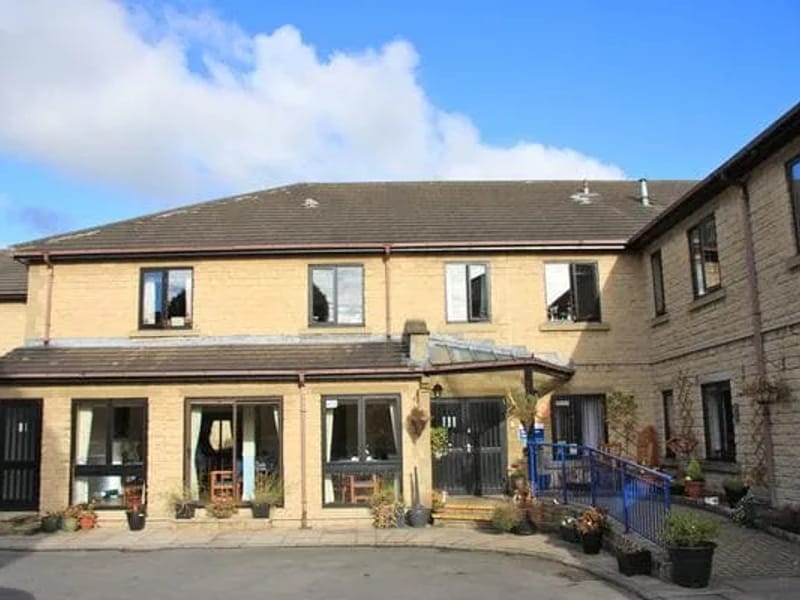 Howgate House - Assisted Living in Bradford, England photo 2
