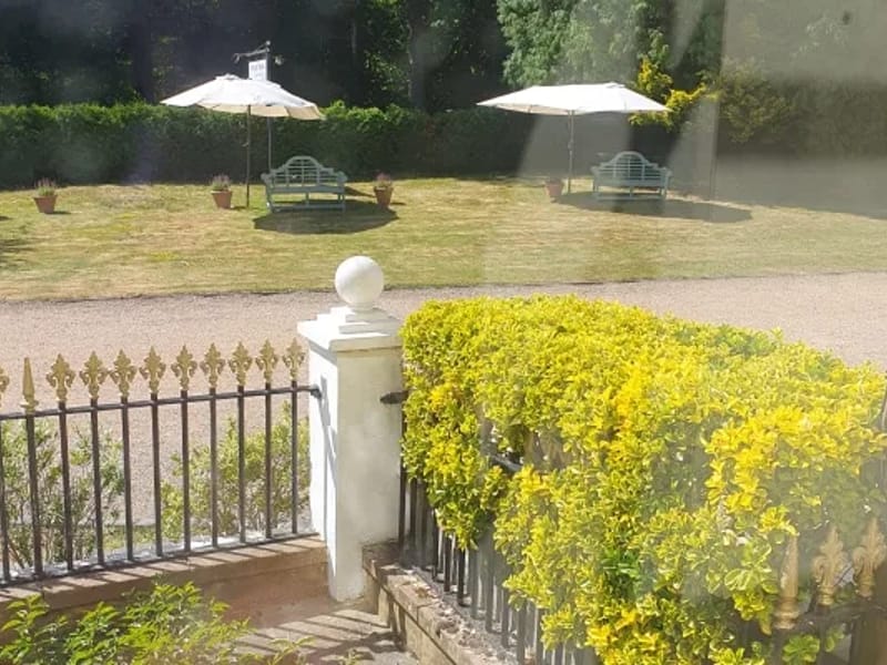 Wray Park Care Home - Nursing Home in Reigate, England photo 2