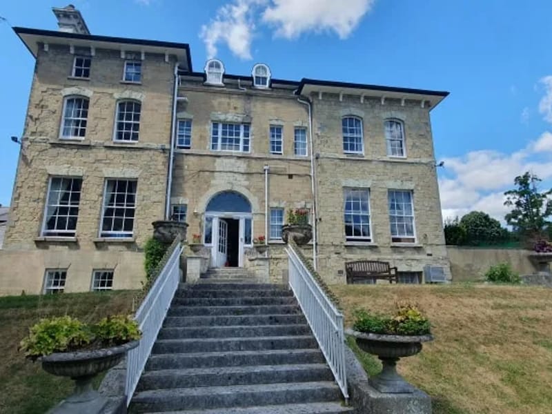 Wray Park Care Home - Nursing Home in Reigate, England photo 3