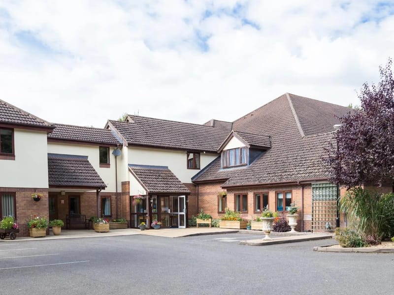 Overslade House - Nursing Home in Rugby, England photo 3