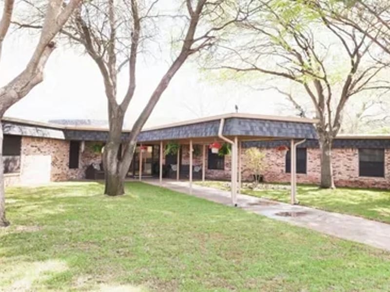Crossroads Nursing & Rehabilitation - Nursing Home in Hearne, TX photo 3