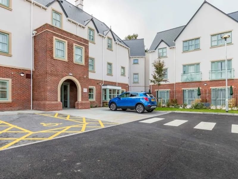 Highmarket House - Nursing Home in Banbury, England photo 3