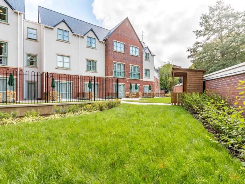 Highmarket House - Nursing Home in Banbury, England photo 2