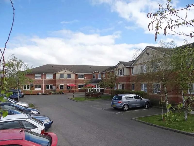 Castletroy Residential Home - Nursing Home in Luton, England photo 1