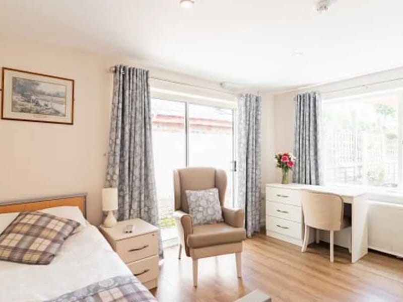 Oaklands Rest Home in Southampton, England photo 2