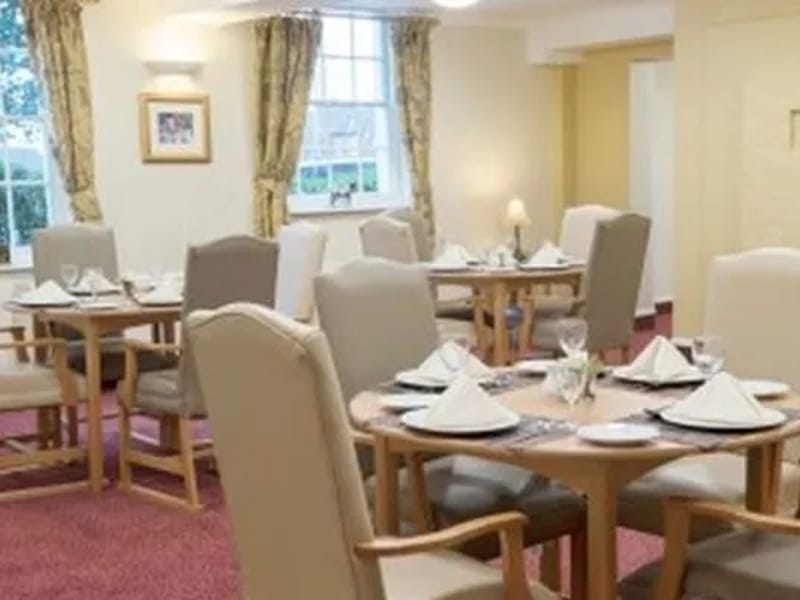 Hill House Care Home - Nursing Home in Borehamwood, England photo 3