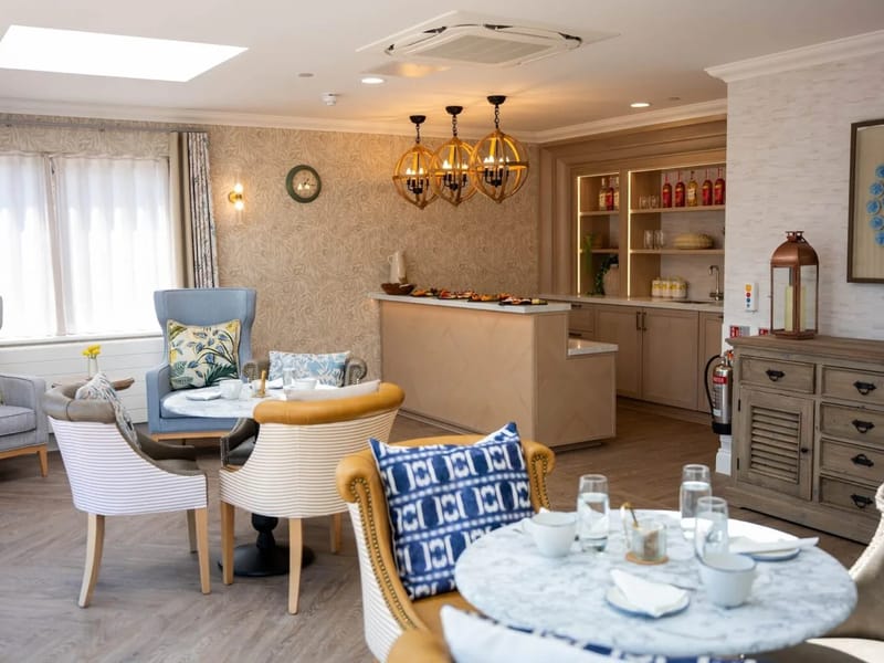 Hill House Care Home - Nursing Home in Borehamwood, England photo 2