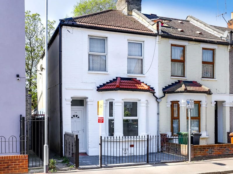 102 Faircross Avenue - Assisted Living in Barking, England photo 2