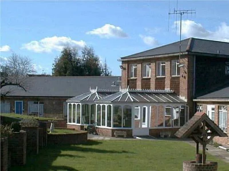 Ellwood Place Dementia Care Home - Memory Care in Crawley, England photo 3