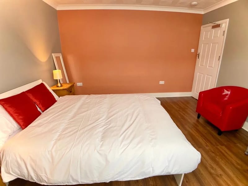 9, Richmond Crescent - Assisted Living in Slough, England photo 2
