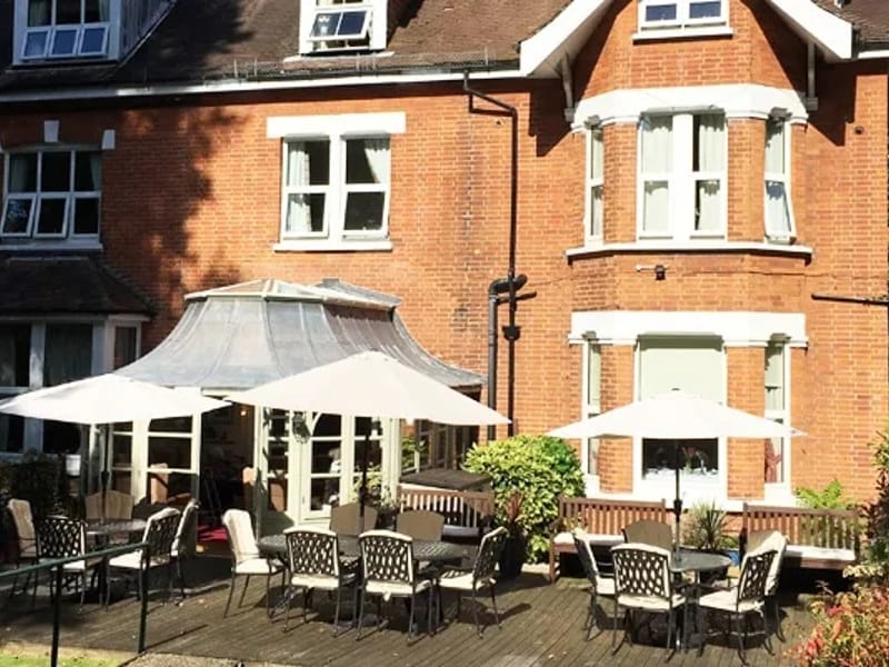 Priors Mead Care Home - Nursing Home in Reigate, England photo 2