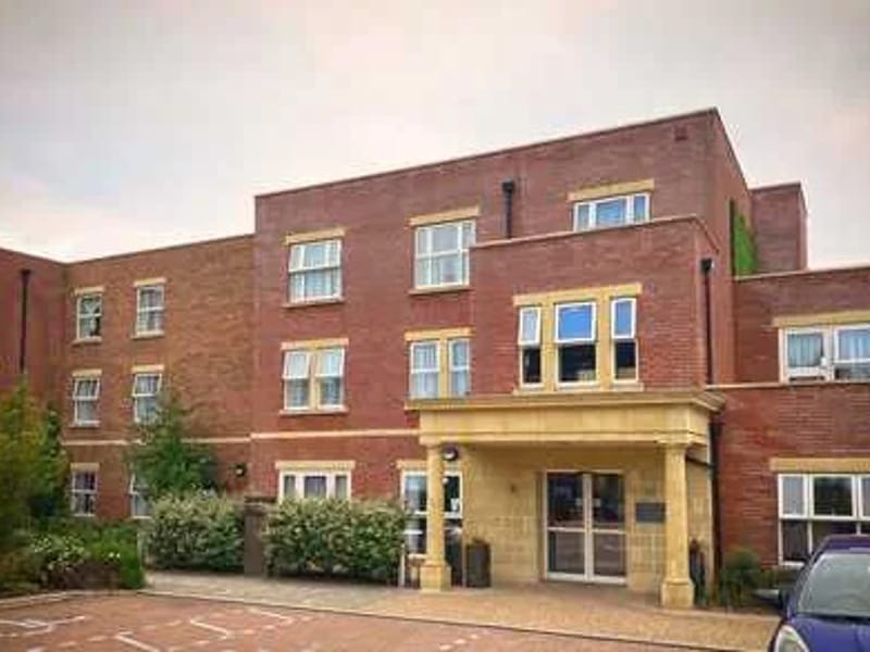 Hale Place Farmhouse - Assisted Living in Tonbridge, England photo 2