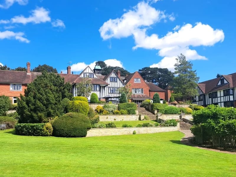 Wykeham House - Nursing Home in Horley, England photo 2