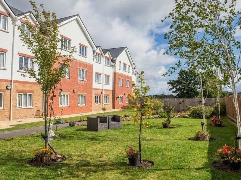 Perry Manor - Nursing Home in Worcester, England photo 3