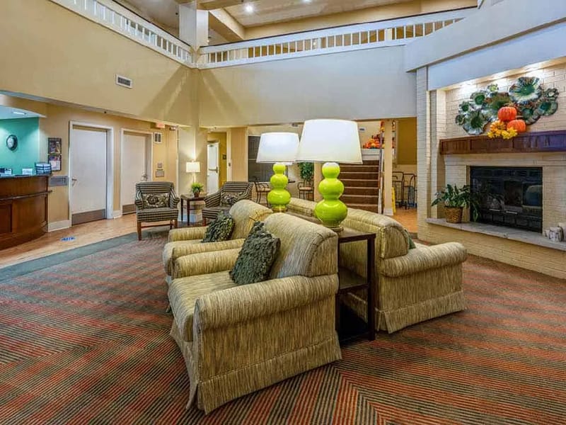 Brandon Woods At Alvamar - Assisted Living in Lawrence, KS photo 2