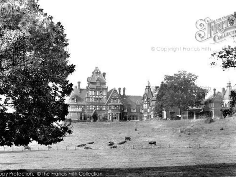 Willow House - Assisted Living in Farnborough, England photo 1