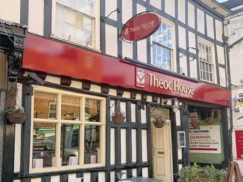 Theoc House - Assisted Living in Tewkesbury, England photo 3