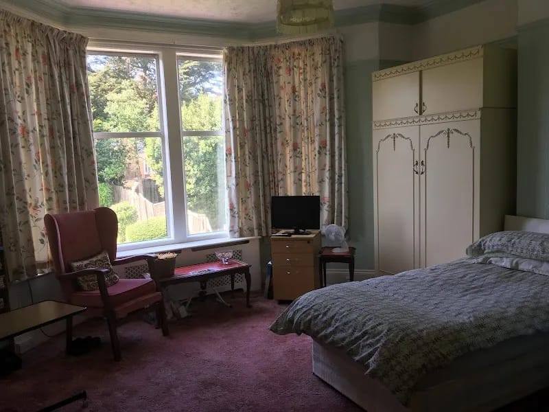 The Chase Rest Home - Nursing Home in Eastbourne, England photo 3