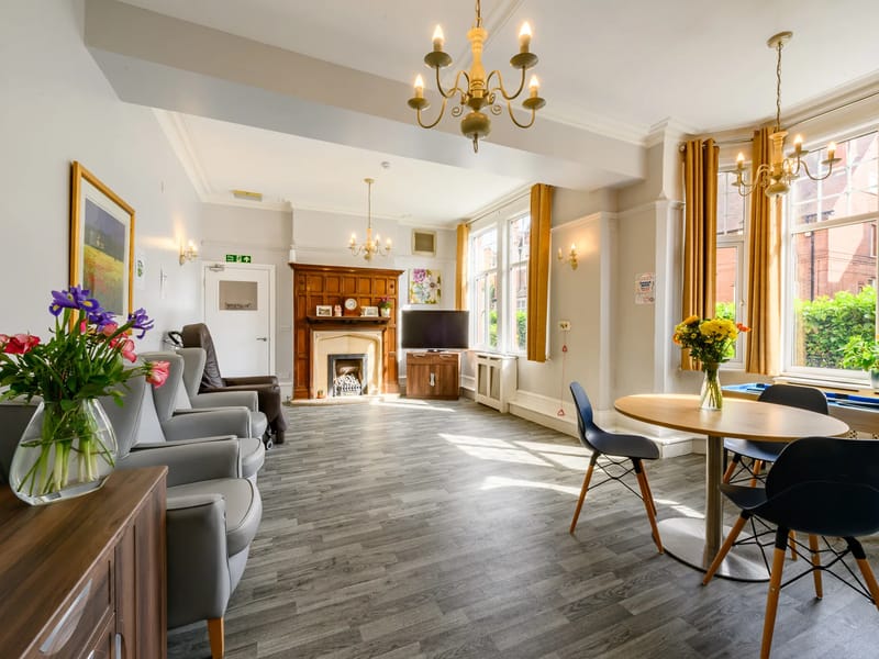 Kingly House - Assisted Living in Hinckley, England photo 3