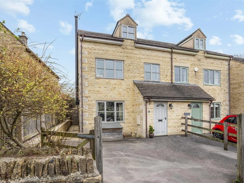 4 Box Crescent - Assisted Living in Stroud, England photo 1