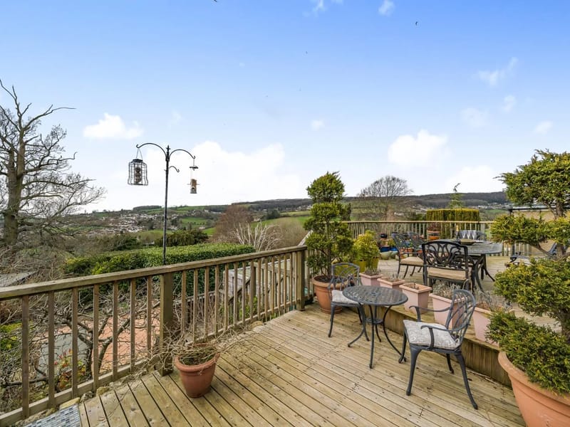 4 Box Crescent - Assisted Living in Stroud, England photo 2