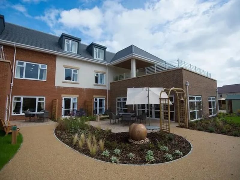 Pemberley Manor Care and Nursing Home - Nursing Home in Orpington, England photo 2