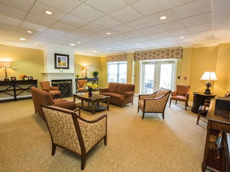 The Falls At Cordingly Dam - Assisted Living in Newton, MA photo 5