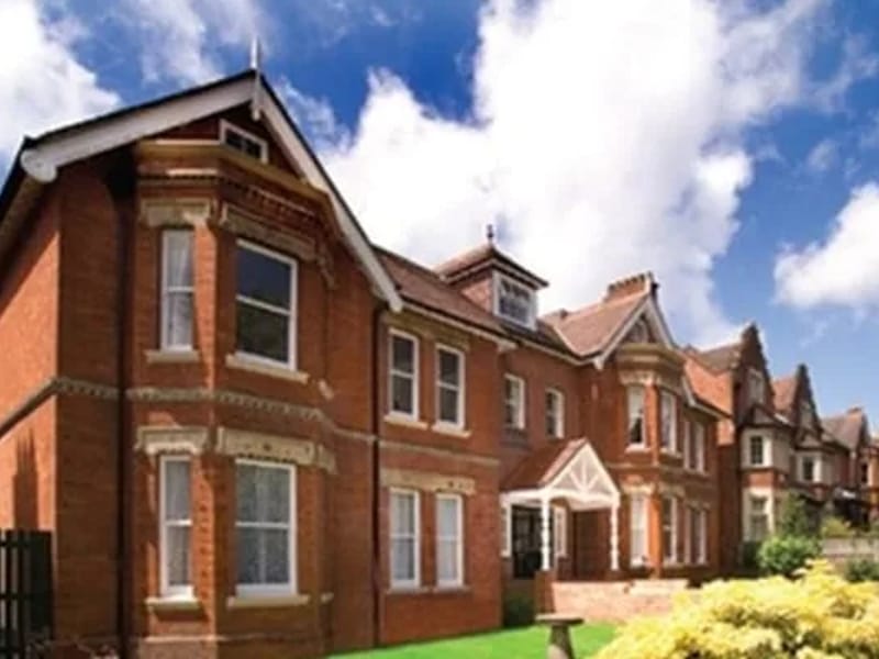 Glencairn Residential Home - Nursing Home in Dorchester, England photo 3