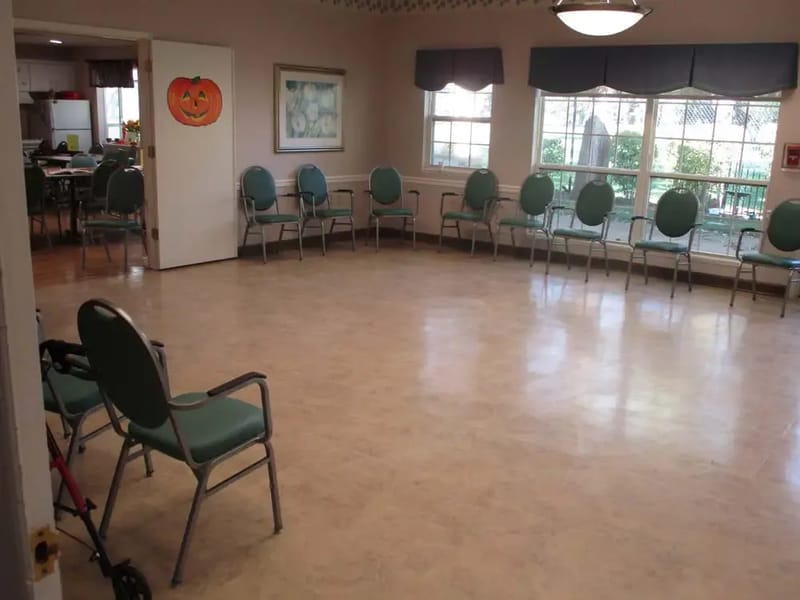 Arden Courts Of Sterling Heights - Assisted Living in Sterling Heights, MI photo 3
