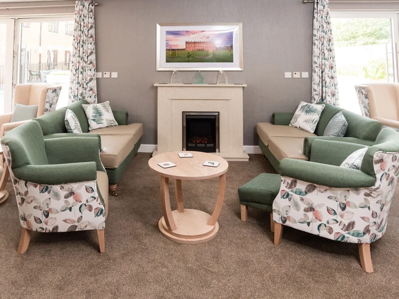 Valley Lodge Care Home in Eastleigh, England photo 2