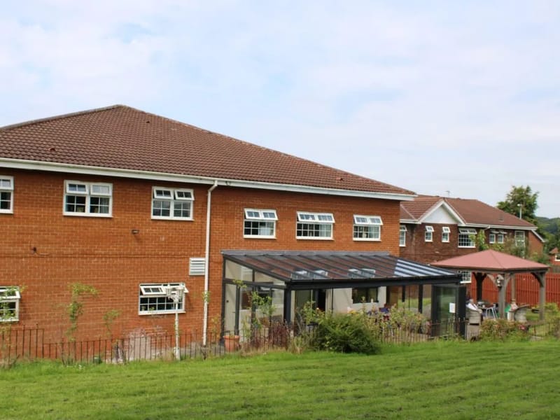 Royley House Care Home - Assisted Living in Oldham, England photo 3