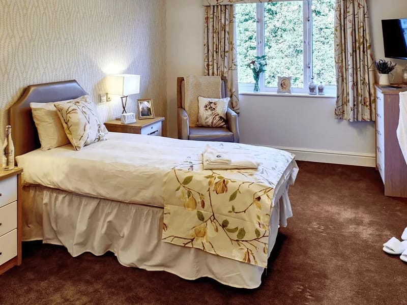 Priory Court Care Home in Epsom, England photo 2