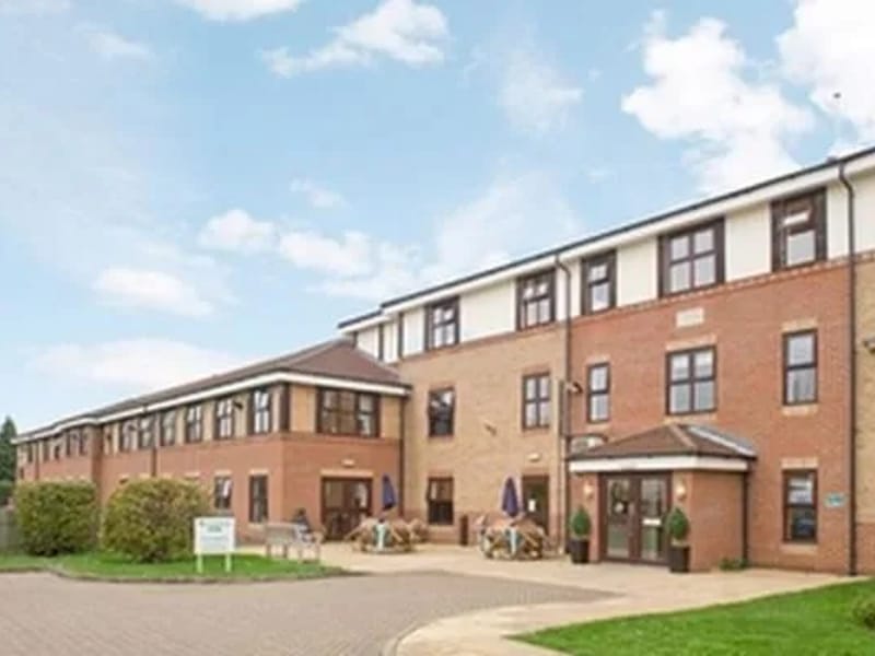 Knights Court Nursing Home - Nursing Home in Edgware, England photo 2