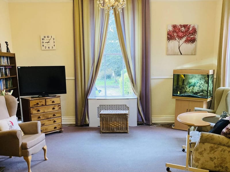 Holly Tree Lodge Care Home - Nursing Home in Gainsborough, England photo 3