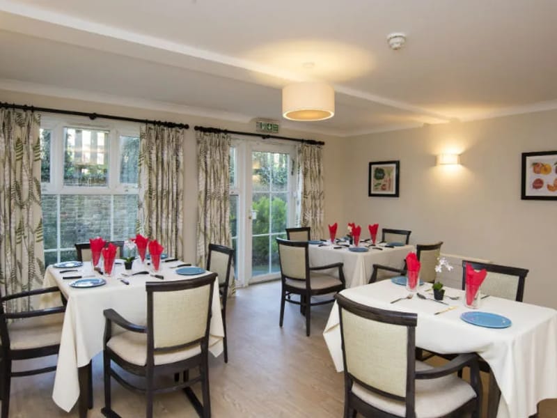 Amberley Lodge - Purley - Nursing Home in Purley, England photo 2