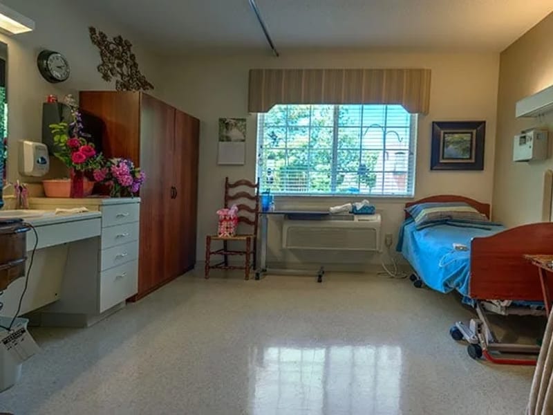 Lakebridge, A Waters Community, LLC - Nursing Home in Johnson City, TN photo 2
