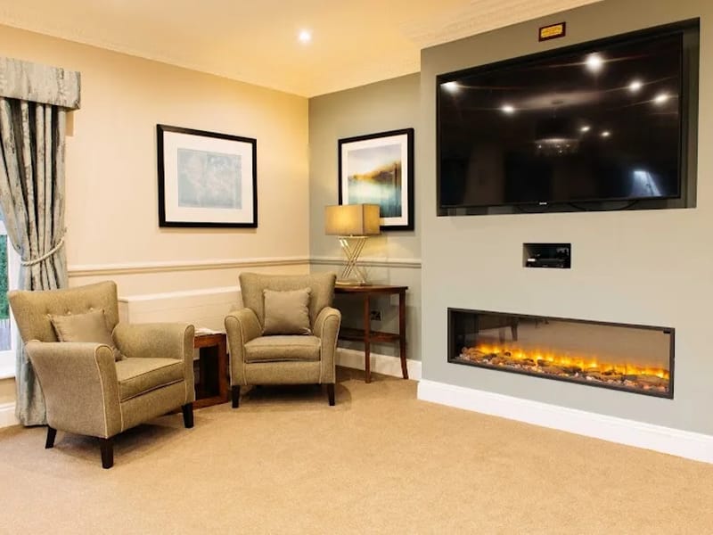 Corrina Lodge - Nursing Home in Camberley, England photo 9