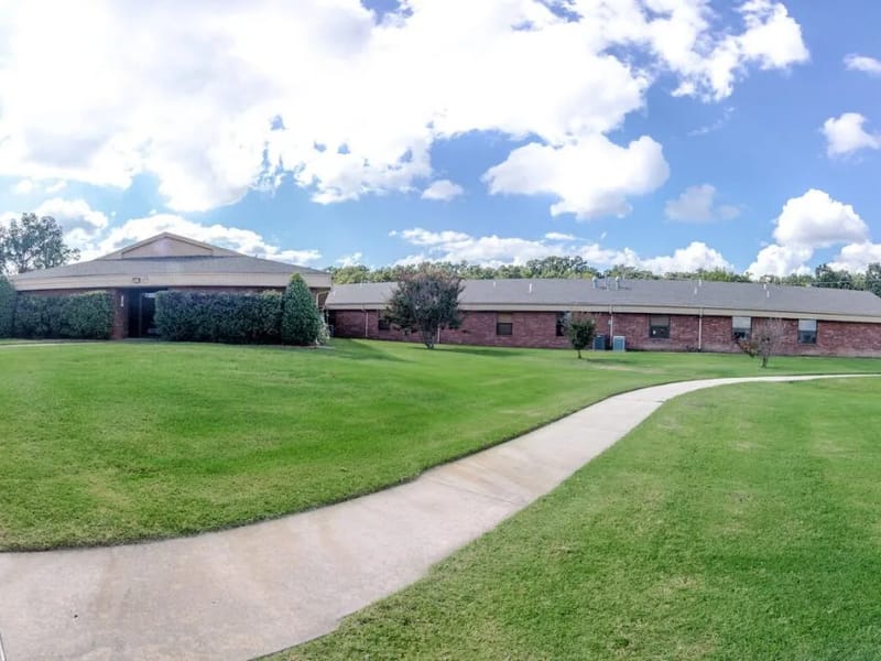 Walnut Grove Care & Rehab Center — Nursing Home, Mcalester, OK · photo 2