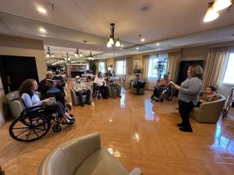 Crofton Manor Inn - Assisted Living in Long Beach, CA photo 1