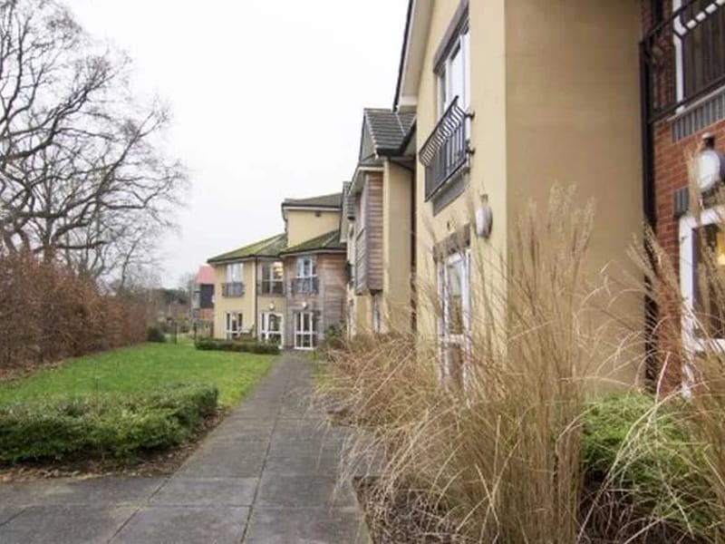 Freelands Croft Care Home - Nursing Home in Fleet, England photo 3