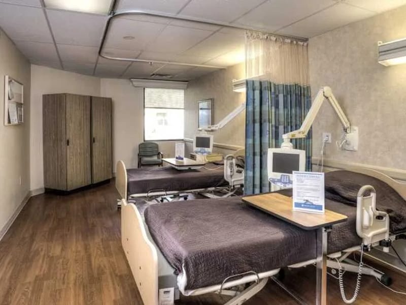 Advanced Health Care of Albuquerque - Nursing Home in Albuquerque, NM photo 2