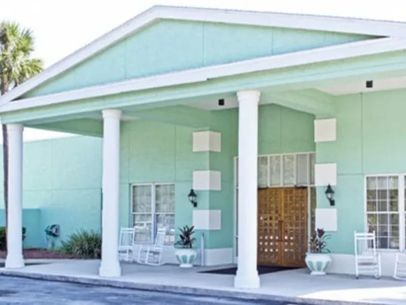 Crescent Wood - Assisted Living in Titusville, FL photo 3